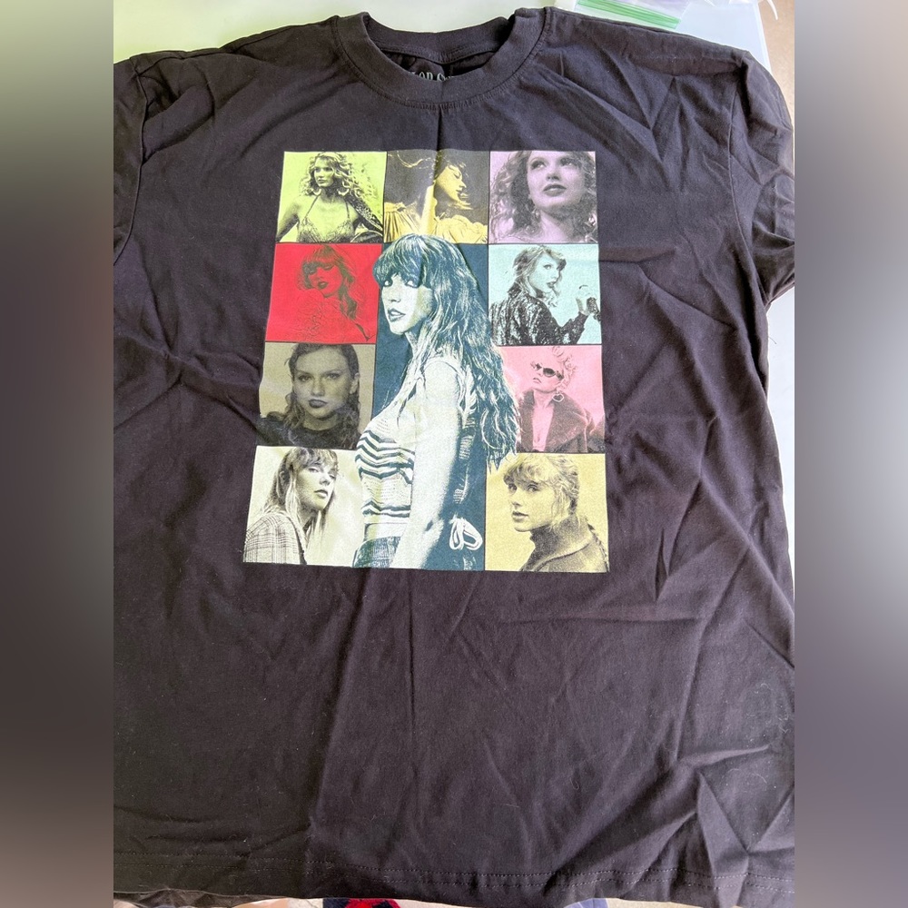 NWOT✨Taylor Swift✨Eras Tour T-shirt size small
